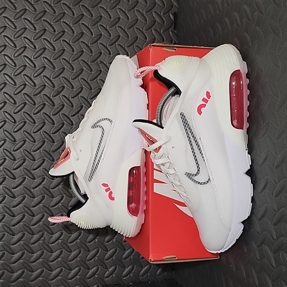 Nike Women's Sneakers - White and Pink
